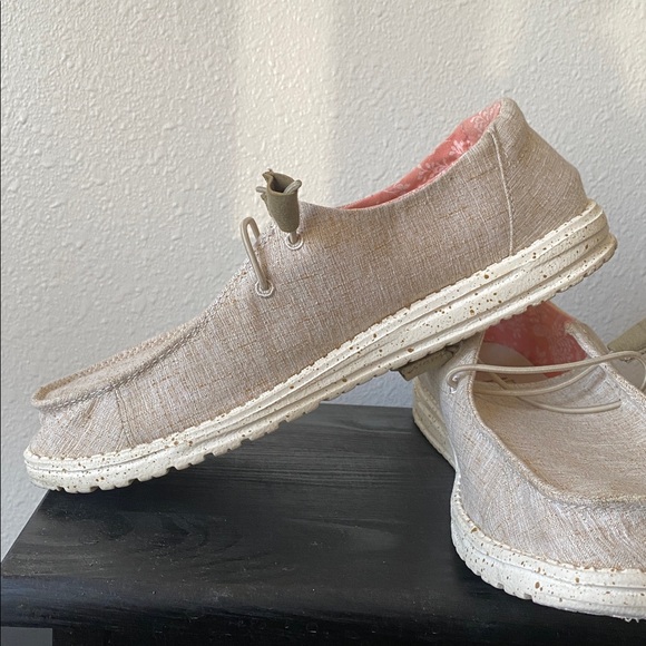 Hey Dude Wendy Beige Shoes with Pink Lining Size 10 - Picture 5 of 9